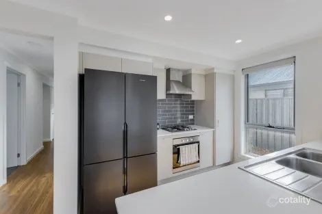 Property photo of 8 Cornwall Street Munno Para Downs SA 5115