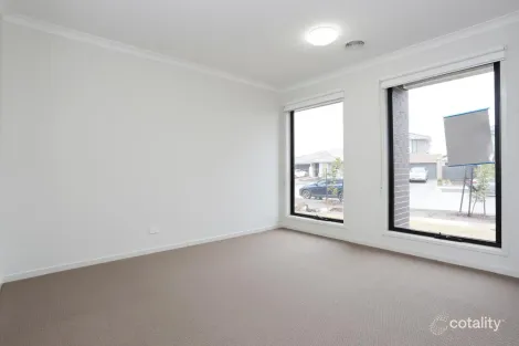 Property photo of 8 Lachie Grove Point Cook VIC 3030