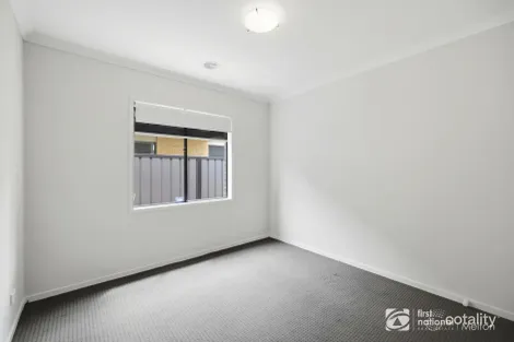 Property photo of 38 Kingbird Avenue Tarneit VIC 3029