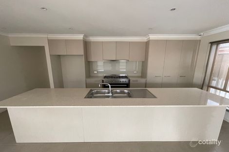 Property photo of 28 Hawkstone Road Manor Lakes VIC 3024