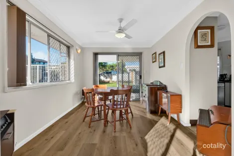 Property photo of 2 Sandringham Court Kippa-Ring QLD 4021