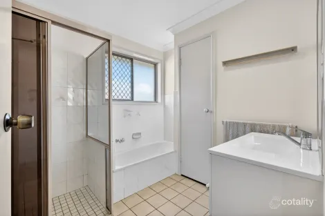 Property photo of 2 Sandringham Court Kippa-Ring QLD 4021