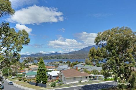 Property photo of 2 Rianna Road Lindisfarne TAS 7015