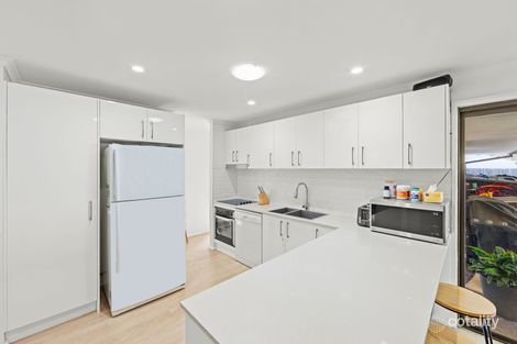 Property photo of 11 Boonah Court Helensvale QLD 4212