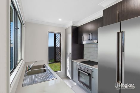 Property photo of 21/8 Highlands Street Yarrabilba QLD 4207