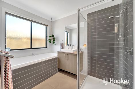 Property photo of 26 Finlay Avenue Harkness VIC 3337