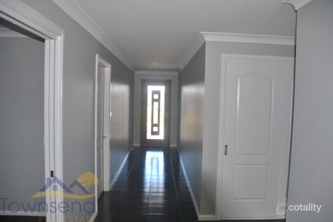 Property photo of 18 Buckland Drive Orange NSW 2800