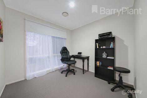 Property photo of 3 Harness Place Pakenham VIC 3810
