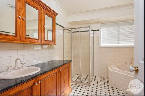 Property photo of 19 Cowan Place Lloyd NSW 2650