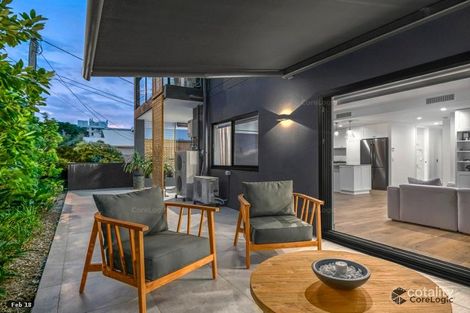 Property photo of 2/128 Dornoch Terrace Highgate Hill QLD 4101