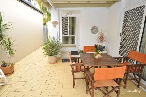 Property photo of 1/18 Eider Avenue Paradise Point QLD 4216