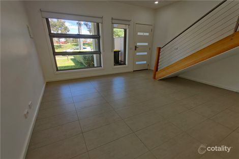 Property photo of 2/4 Albert Road Sydenham VIC 3037