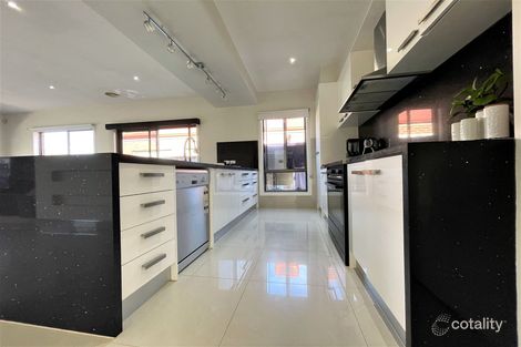 Property photo of 7 Brickwood Circuit Craigieburn VIC 3064
