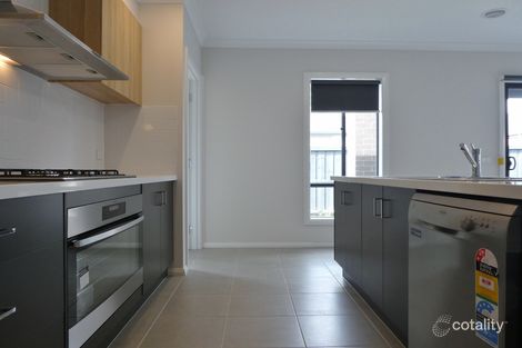 Property photo of 10 Highbury Road Clyde North VIC 3978