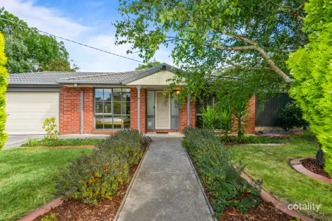 8 Scenic Ct, Gisborne, VIC 3437