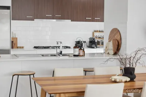 Property photo of 28 Pintail Circuit Deebing Heights QLD 4306