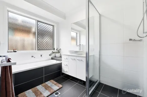 Property photo of 28 Pintail Circuit Deebing Heights QLD 4306