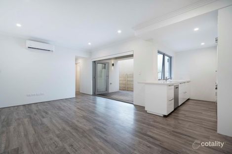 2/39 Deanmore Rd, Scarborough, WA 6019