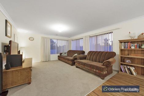Property photo of 19 Emmer Green Retreat Cranbourne East VIC 3977