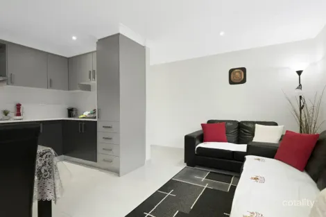 7 Benghazi St, Bossley Park, NSW 2176