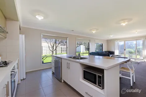 Property photo of 27 Madeira Close Portland VIC 3305