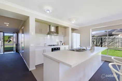 Property photo of 27 Madeira Close Portland VIC 3305