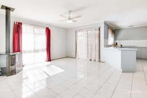 Property photo of 4 Seine Close Werribee VIC 3030