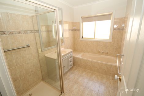 Property photo of 12 Magee Court Horsham VIC 3400