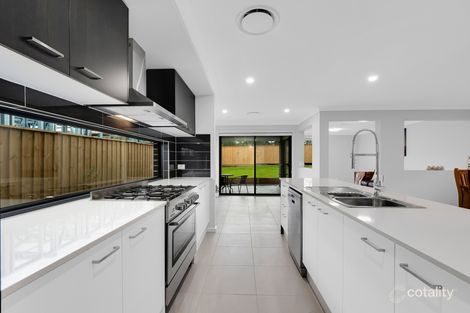 Property photo of 33 Binshaw Crescent Menangle Park NSW 2563