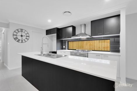 Property photo of 33 Binshaw Crescent Menangle Park NSW 2563