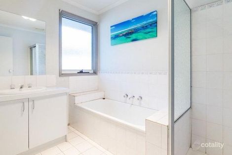 Property photo of 4 Seine Close Werribee VIC 3030