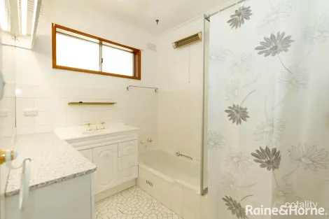 Property photo of 25 Dalkeith Avenue Lake Albert NSW 2650