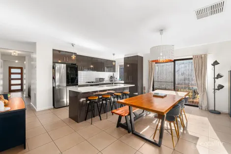 Property photo of 2 Piccadily Court Doreen VIC 3754