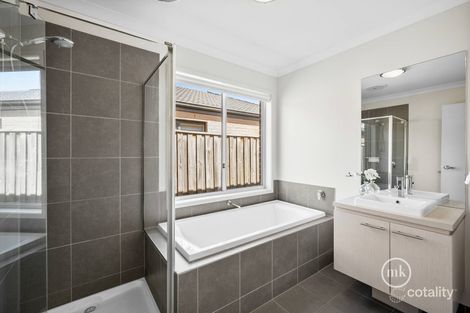 Property photo of 38 Granada Grove Doreen VIC 3754