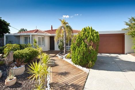 Property photo of 6 Savaris Court Beldon WA 6027