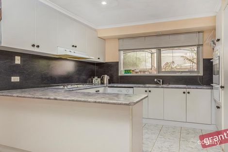 Property photo of 12 Heatherlea Crescent Narre Warren VIC 3805