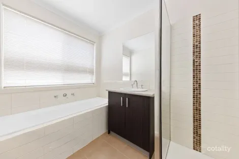 Property photo of 1 David Circuit Hillside VIC 3037