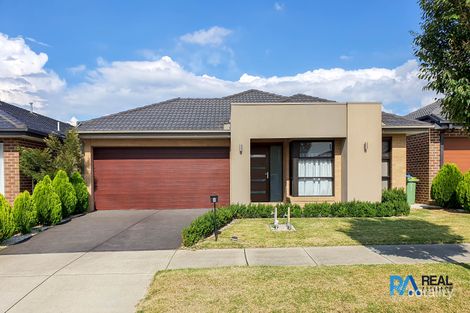 8 Hollywell Rd, Clyde North, VIC 3978