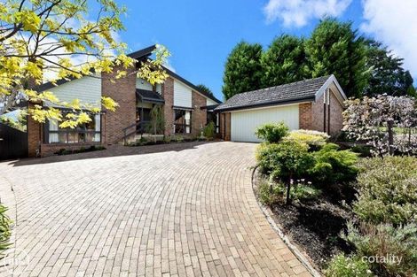 Property photo of 2 Greenleaf Court Eltham North VIC 3095