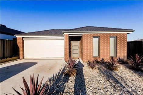 Property photo of 39 Botham Crescent Pakenham VIC 3810