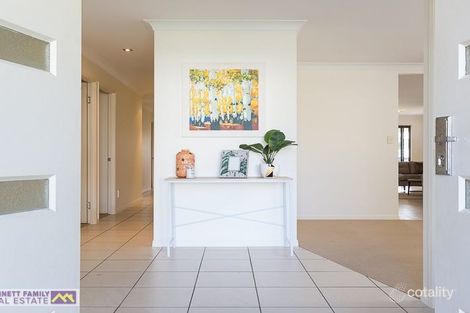 8 Ebony Cres, Redland Bay, QLD 4165