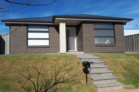 4 Clark Rd, Seaford Heights, SA 5169