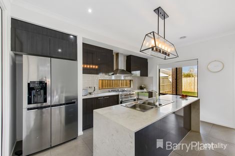 Property photo of 31 Bromley Circuit Thornhill Park VIC 3335