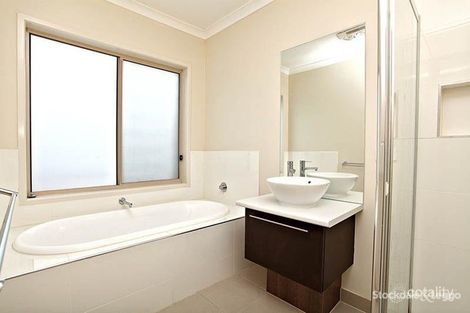 Property photo of 22 Eagle Way Deer Park VIC 3023