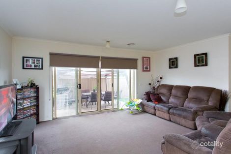 Property photo of 2/15 Verbena Grove Wendouree VIC 3355