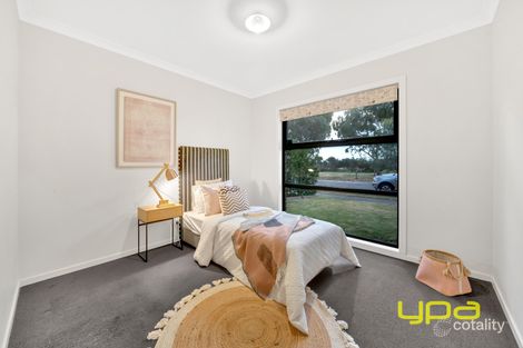 Property photo of 35 Fortuna Crescent Cranbourne West VIC 3977