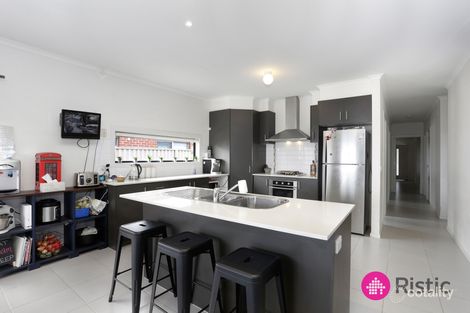 Property photo of 8 Keating Street Pakenham VIC 3810
