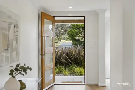Property photo of 55 Macfarland Crescent Chifley ACT 2606