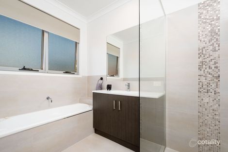 Property photo of 66 Heeb Street Benowa QLD 4217