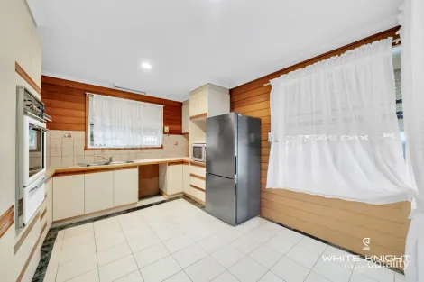Property photo of 10 Mavis Crescent Kings Park VIC 3021